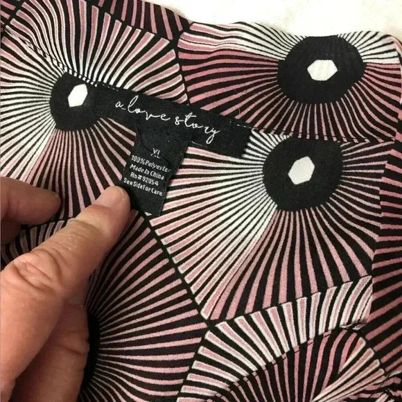 A Love Story Purple Black Mod Sleeveless Top - Picture 2 of 4